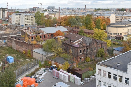 На Московском разбирают здание бывшей елочной фабрики