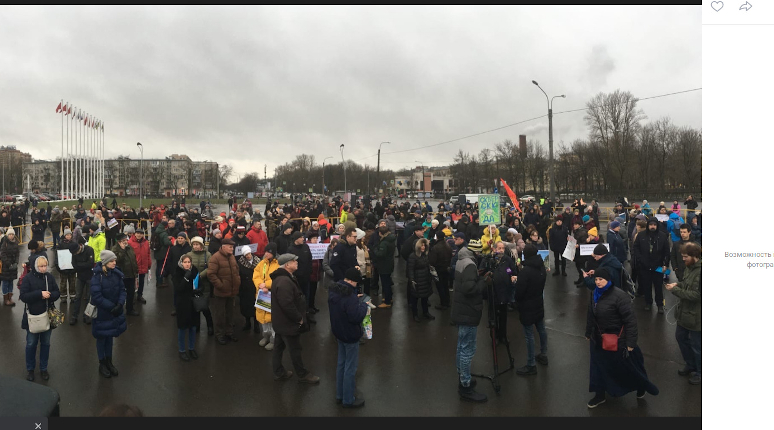 В Петербурге проходит митинг в защиту обрушившегося СКК