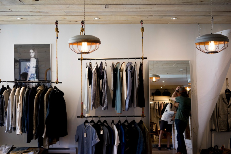 Коронавирус ударил по продаже одежд: торговля снизилась на 90%